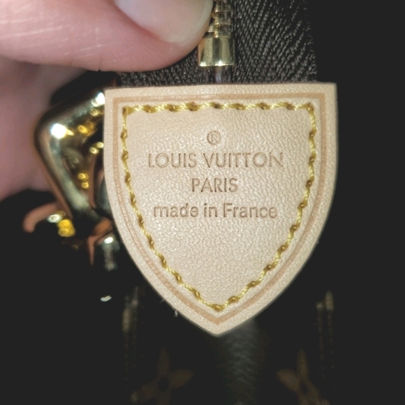 Authentic New Louis Vuitton Toiletry 26/ Purse - Picture 11 of 15